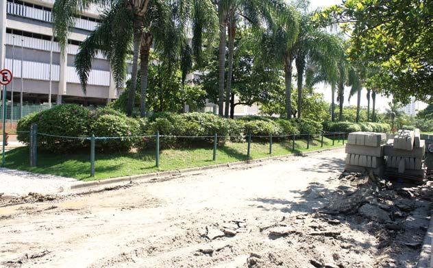 escolares deverá ser feita pela rua Prof Alfredo Colombo, desafogando, assim, o congestionamento da entrada principal e viabilizando a segurança