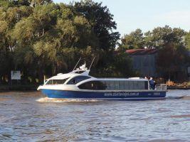 clubes náuticos e piers.ida por terra saindo do hotel as 09:00hs.Visita a Zona Norte de Buenos Aires e San Isidro. Passeio em Ônibus Turístico por Tigre.