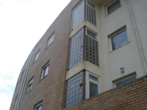 2. TEMAS DE DISSERTAÇÃO 2.1 Técnicas de reabilitação de fissuras em alvenaria As alvenarias desempenham um papel fundamental nos edifícios, em particular na construção dita tradicional.