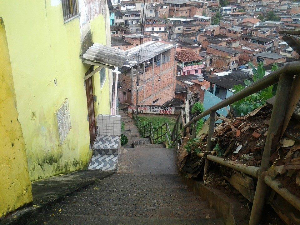 depredação das passagens e, com isso, dificultar o acesso a suas residências e a outras localidades do próprio bairro.