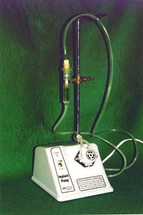 Material e Método Figura 1. Dispositivo montado para os testes de dissolução, acoplado à bomba peristáltica.