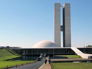 3) Se a Lei de Diretrizes Orçamentárias não for aprovada até 17 de julho, o Senado Federal continuará funcionando, em sessão extraordinária, até a aprovação da referida lei, no período de 18 a 31 de