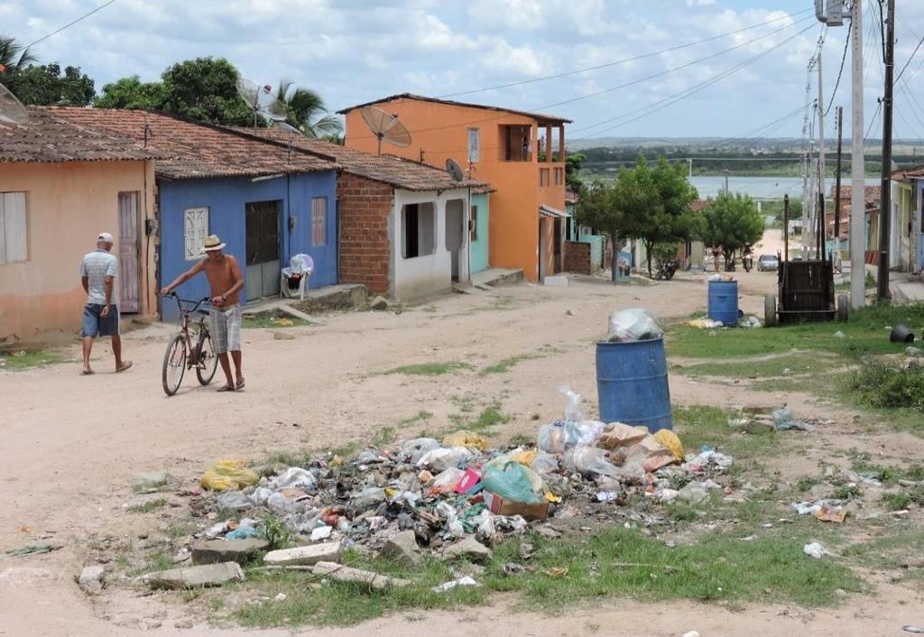 Domicílios com coleta de lixo: 16%. 693 casos de mortalidade infantil (2014).