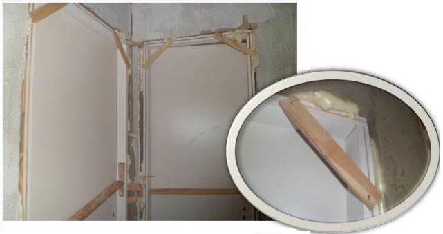KIT PORTA PRONTA Instalação - Para instalação as portas devem estar travadas com madeira para não saírem do esquadro e