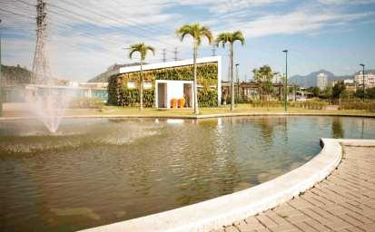 Cercado por bairros tradicionais do Rio como Madureira, Vila Valqueire, Praça Seca, Oswaldo Cruz e Cascadura.