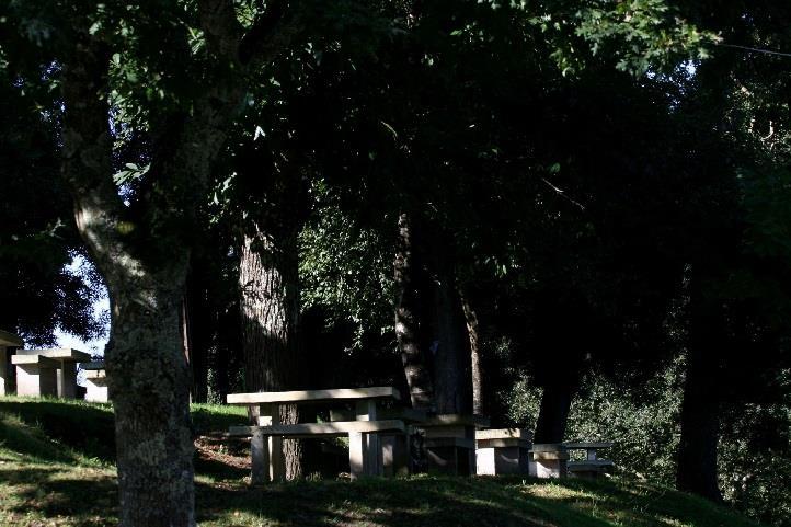 Parque de Merendas em Vila Meã Localizado no Parque Natural de Moutorros e junto às margens do Rio Minho, o Parque de Merendas em Vilã Meã é um local de excelência para o convívio e descanso.