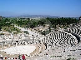 EFÉSIOS Contexto Histórico > Paulo anunciou o evangelho por três meses na sinagoga de Éfeso, se separando dela posteriormente para ensinar diariamente na escola de Tirano.