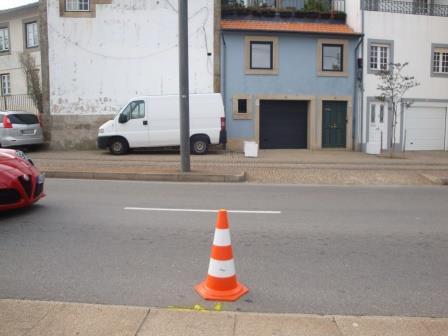 º Km Na Rua do Passeio Alegre, alinhado com a divisória da Capela e a Casa n.º 468.