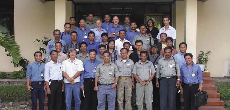 IPEF - Instituto de Pesquisas e Estudos Florestais Julho/Agosto de 2005-5 Treinamento de cálculos em ecofisiologia é oferecido aos pesquisadores do BEPP Nos dias 12 e 13 de junho, no Departamento de