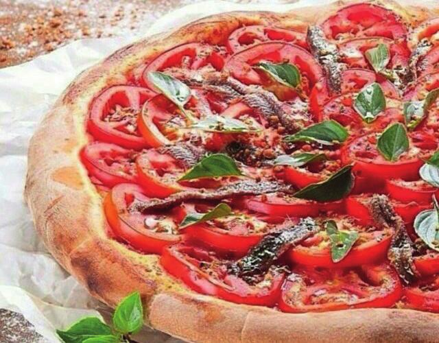 pizzas Abobrinha - R$ 83 57 Molho de tomate, mussarela de búfala, lâminas de abobrinha italiana pré assadas com azeite de oliva no forno a lenha, parmesão gratinado e azeitonas pretas Uva - Pinot