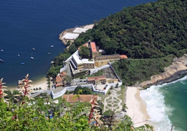5 - -Fortaleza de Santa Cruz da Barra (Niterói / RJ, 22 56 '16 "S, 43 8' 3" W): O Forte começou a ser criado em 1578 como a principal defesa da cidade do Rio de Janeiro, e foi mantido em operações e