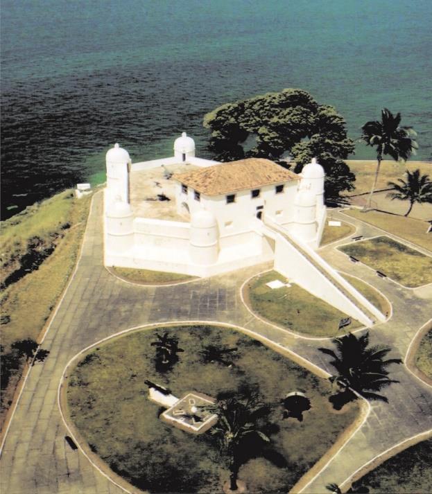 7 - -Fortaleza Nossa Senhora de Monte Serrat (Salvador / BA, 12 55 '47 "S, 38 31' 3" W): Construído em 1582, é um forte de transição com algumas características de um castelo medieval, com suas