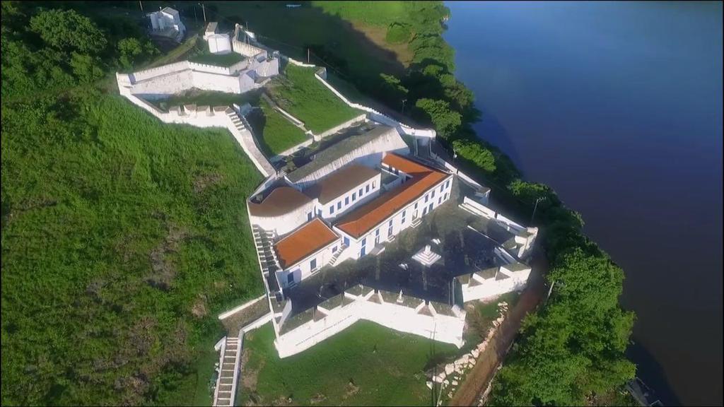 19 - Forte de Coimbra (Corumbá / MS, 19º 55 '12 "S, 57º 47' 31" W): Instalado na margem leste do rio Paraguai, como forma de reivindicar a propriedade desta rota de comunicação para Portugal.