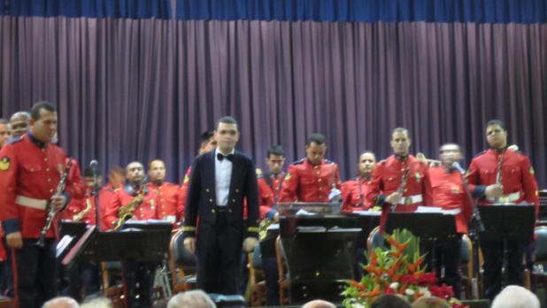 nº 28 Junho 2012 Convidada pelo Comandante do 8º DN, Vice-Almirante Gusmão, a presidente da Soamar Campinas prestigiou o concerto realizado pela Banda Sinfônica do Corpo de Fuzileiro Navais, no