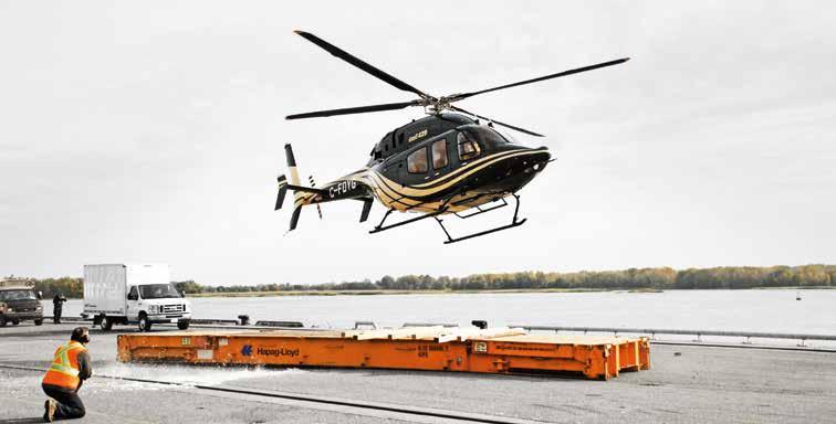 Desde então, é um dos destaques em uma exposição de aviões militares. Pouso preciso em um contâiner estrado: Às vezes, a carga também vem voando como este helicóptero.