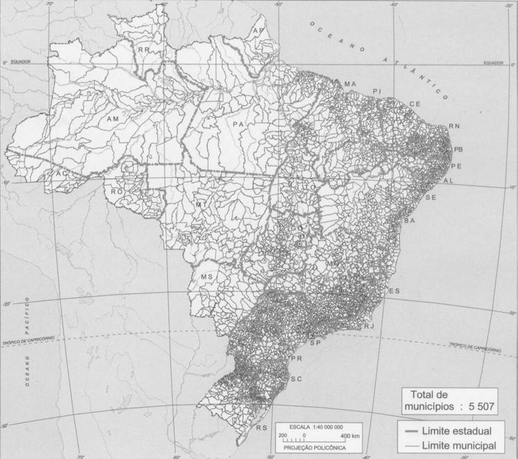 QUESTÃO 8 Observe o mapa a seguir. MALHA MUNICIPAL BRASILEIRA: 2000 ATLAS GEOGRÁFICO ESCOLAR. Rio de Janeiro: IBGE. 2002. p.102. [Adaptado].