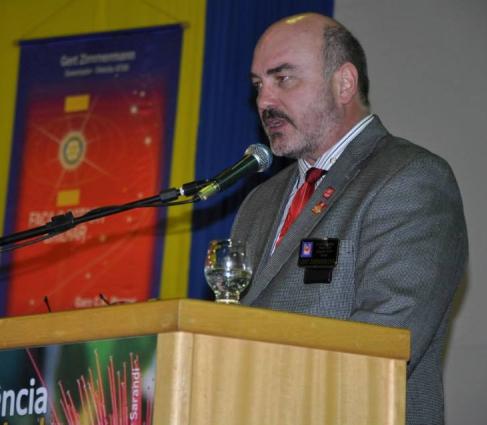 A primeira palestra do evento ficou a cargo do professor Doutor Luiz Fernando Scheibe, com o tema Água