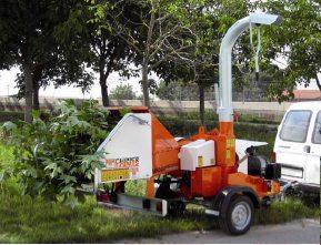 BIO TRITURADOR CHIPPER 170 com motor autónomo CHIPPER 170 MTS 28 607,00 REBOCADO COM MOTOR AUTÓNOMO Motor diesel com 3 cilindros, 35 cv refrigeração liquida - insonorizado Reservatório de gasóleo 15