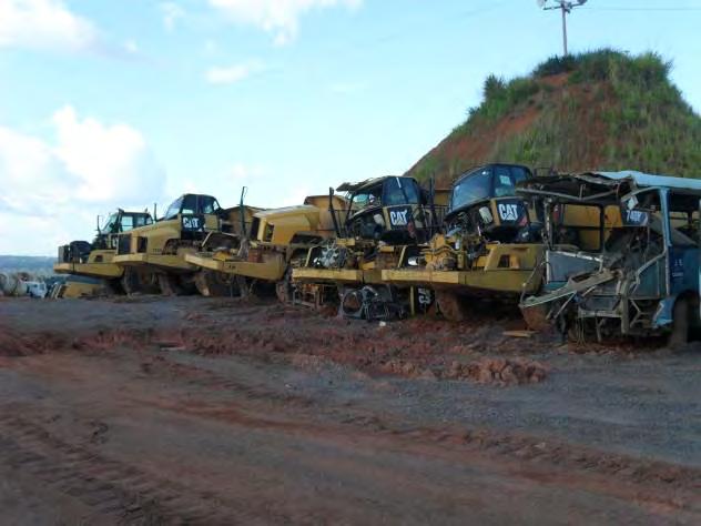 Pátio de equipamentos desmobilizados. Foto ilustrativa dos equipamentos escavadeira 640 existentes no pátio de desmobilizados.