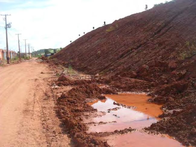 necessária sinalização de trânsito. Foto 11: RUC Laranjeiras.