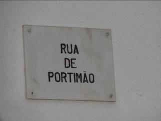 Tipo I Arruamentos urbanos, estradas de ligação e locais onde não existam prédios de gaveto Placas de cantaria