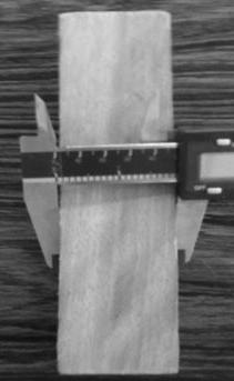espessura e o comprimento de cada um dos corpos de prova antes de serem utilizados nos ensaios de compressão paralela às fibras (fig. 5) m ρ =.