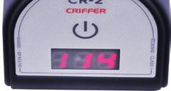 Desligue e ligue (3) o instrumento após a calibração em 94 ou 114 db. 6.2 Ligue o DEC-130 Plus (3), insira o microfone no calibrador acústico CR-2. 6.2.1 Ligue o calibrador com a chave seletora na escala de 114 db, aguarde o instrumento estabilizar.