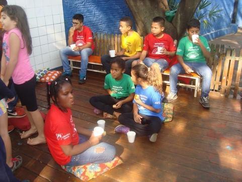 a possibilidade do grupo de Percussão se apresentar na escola.