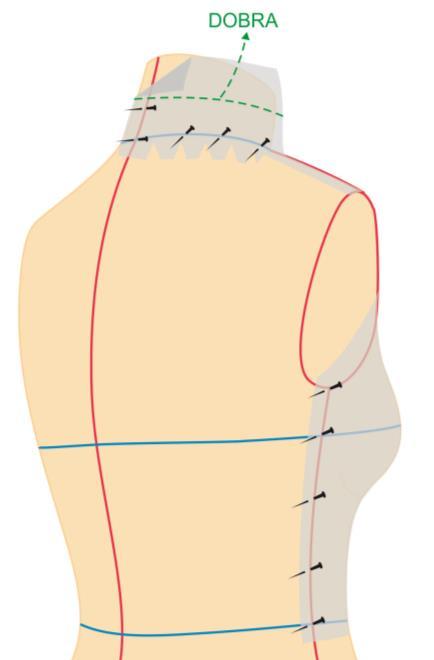 7. Sobre o pedaço do tecido das costas, espalhar o tecido ao redor do pescoço do manequim, fixando com um alfinete no centro das costas (FIGURA 53). Fazer a marcação de um ponto na linha do pescoço.