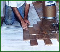 27 Figura 137 Etapas para a instalação do piso de madeira Piso de taco (MADIPÊ). 3.1.3 Acabamento do piso Lixamento O lixamento poderá ser feito no mínimo 15 dias após a conclusão da instalação.