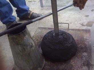 Figura - Slump teste do traço T1 e T2 A adição da cinza da biomassa da cana-de-açúcar em substituição ao cimento, traços T1, tornou o concreto com