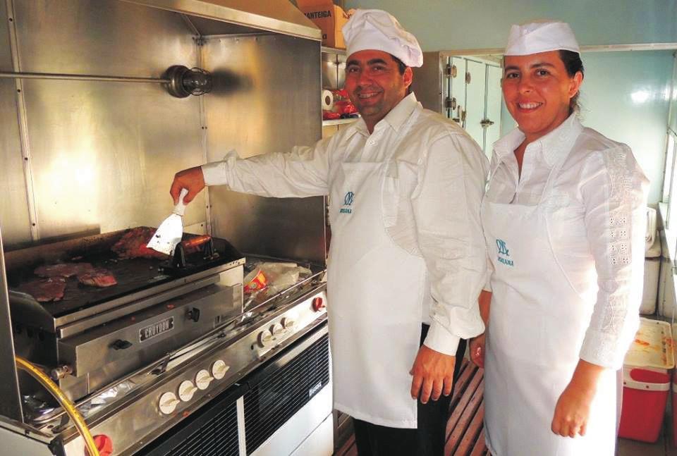Os chefs Cristiano Bueno, sua esposa Elaine e o Bruno Vicente Dias Scaglione foram os responsáveis pela cozinha REGIONAL SUL DE MINAS A Regional adquire duas locomotivas diesel e firma importante
