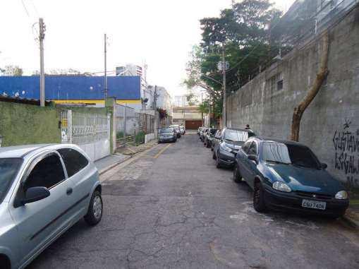 fls. 982 19 2.3.1 TERRENO. principais: Trata-se de terreno em aclive com as seguintes medidas - Frente...= 16,00 m.