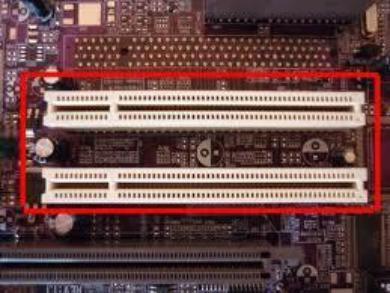 Barramento PCI Em barramentos de 32 bits, taxa de transferência de até 132MB/s.