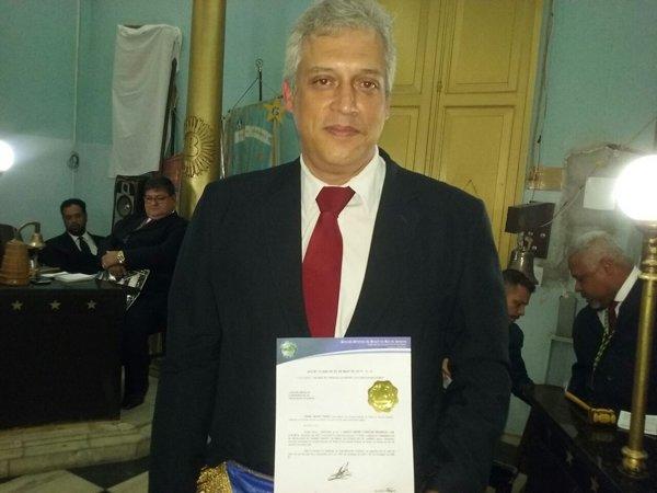 Inicialmente agraciado MEDALHA ESTADO pelos Estadual, MANOEL, Gr.'. relevantes Secr.'. DO em PEIXOTO pelo COMEMORATIVA o de particular RIO Il.'. Grande Administração serviços Ir.'. DE BARBOSA M.'. JANEIRO Oriente das I.