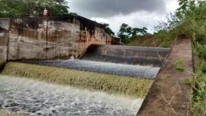 05/08/2017 Mais uma: barragem do Bálsamo sangra em Bom Conselho G1PE A Barragem do Bálsamo, em Bom Conselho, sangrou após as chuvas registradas no Agreste.