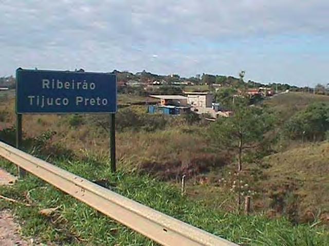 Foto 3: Distrito Vila Tupi na baixa vertente do Ribeirão