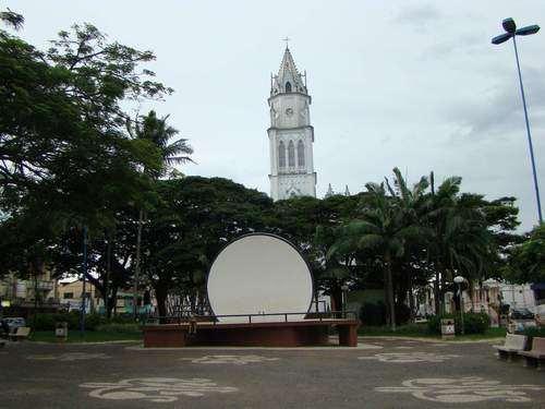 Barracas montadas na Praça Matriz para realização da Feira da Saúde / Foto: Reprodução serão A equipe da Rádio Imperador e Pop Mundi também estará ao vivo na Praça Central com repórteres Samuel