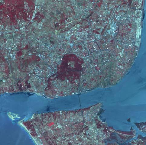 Environmental Systems Research Institue (ESRI) Base de Dados Relacional 1972 Lançado o satélite LANDSAT (ERTS-1) Maryland Automatic Geographic Information (MAGI) 1974 1ª