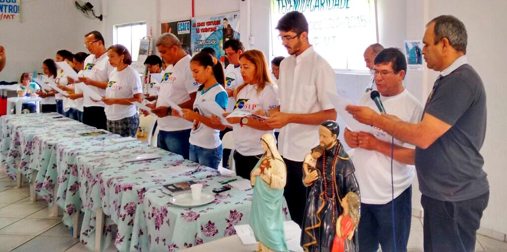 ENCONTRO DE JOVENS E CCAs CONSELHOS CENTRAIS CUIABÁ E VÁRZEA GRANDE. A seguir foi ministrada pelo confrade Donizetti, a última palestra do encontro que destacou o ano temático "Tecendo a Caridade".