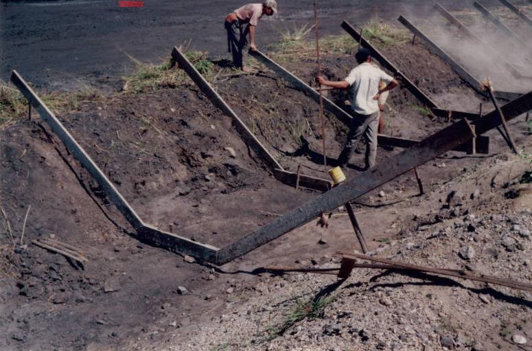 Nota-se o acumulo de materiais finos desprendidos pelo carvão.