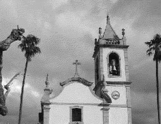 IGREJA DE SÃO PEDRO DE AVIOSO R03 FOTO-REFERÊNCIA 95 Largo da Igreja Igreja São Pedro de Avioso Igreja com um pequeno largo arborizado,