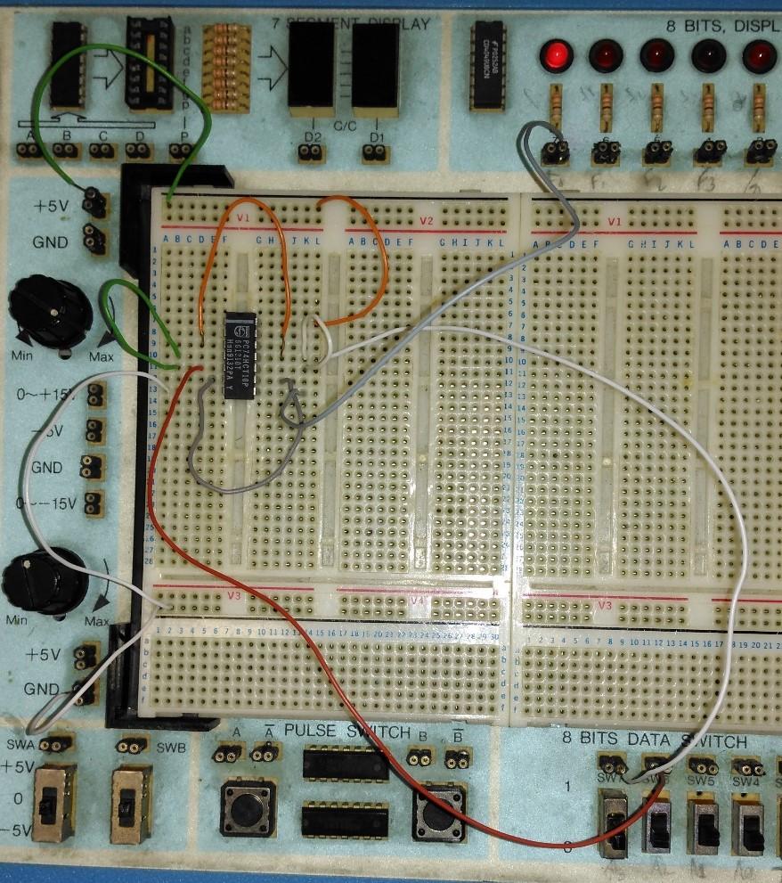 5. Estabeleça as ligações entra os vários pins do integrado de acordo com o diagrama lógico.