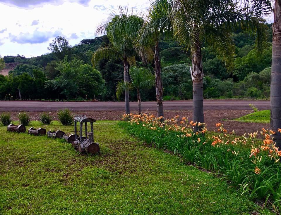 SÍTIO COQUEIROS No Sítio Coqueiros o visitante encontra um jardim