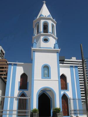 IGREJA NOSSA SENHORA DE LOURDES Por volta de 1950, no local da casa onde faleceu o Padre João Maria, no Alto do Juruá, foi construída uma igreja em homenagem a