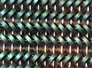 História Memória de Núcleo Magnético - Core Memory forma mais comum de armazenamento de acesso aleatório nos primeiros computadores; empregava uma matriz de anéis