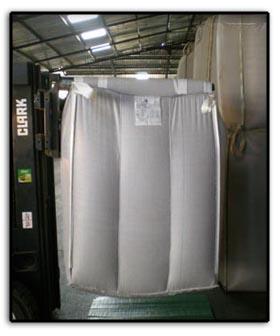 (CESPE / MJ / 2013) Contêineres flexíveis são utilizados para estocagem e movimentação de sólidos a granel e