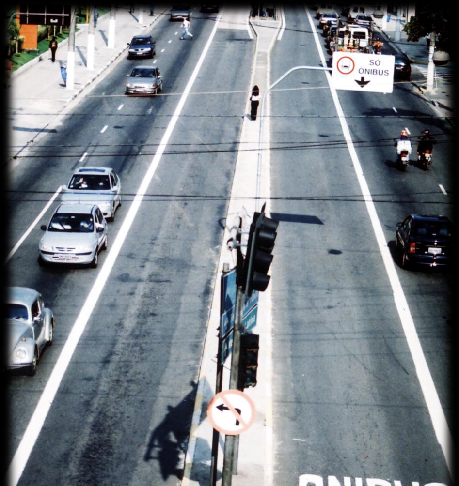 Corredor Exclusivo Para Ônibus A separação é feita pela sinalização horizontal, através de faixa