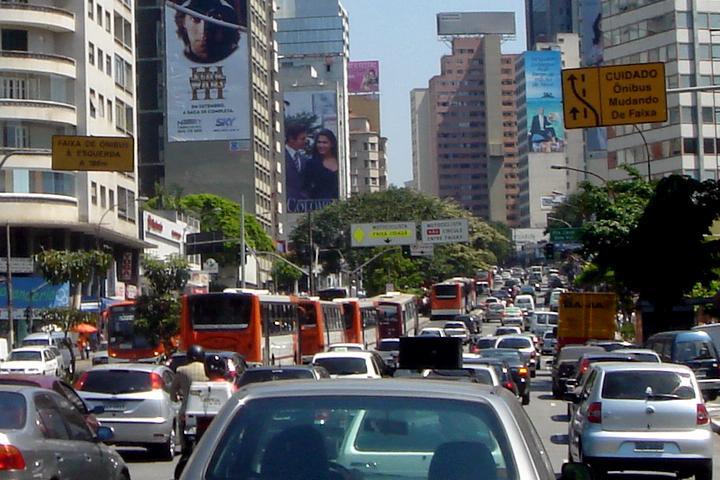 centros urbanos, as grandes cidades vêm enfrentando uma