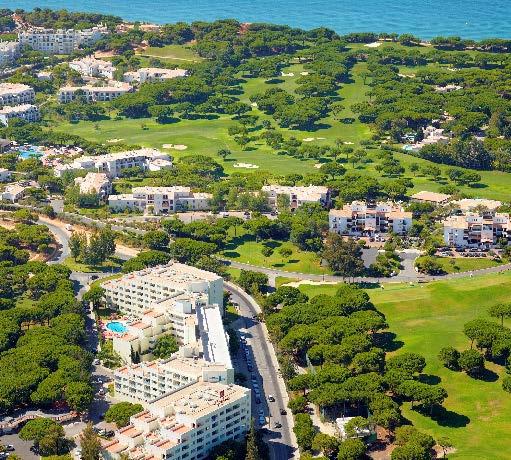 Luna Alpinus (Albufeira) Localizada numa exclusiva zona turística, junto das mais famosas praias de Albufeira e a poucos minutos do centro histórico da cidade, encontra uma diversificada oferta de